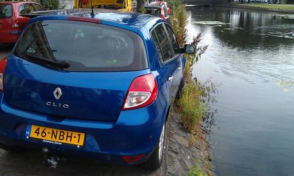 Une clio dans le canal ?