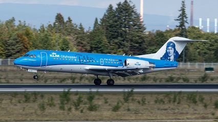 Fokker F70 avec livrée spéciale montrant Antony Fokker
