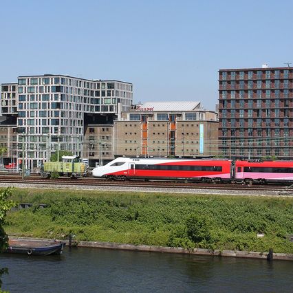 Un Fyra remorqué vers Sloterdijk