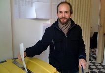Alix qui vote pour les municipales