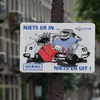 NIETS ER IN, NIETS ER UIT