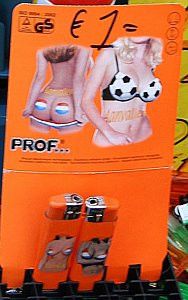briquets oranges avec des fesses et des seins