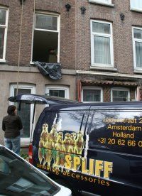 petit camion van avec Spliff marqué dessus