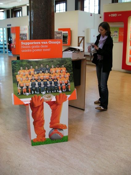 poster de l'équipe dans une banque