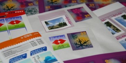 Des timbres sur des enveloppes