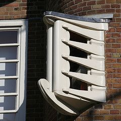 fenêtre sculptée