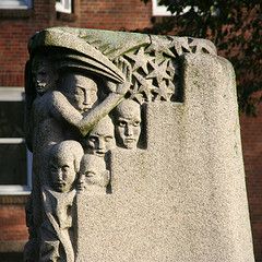 Pile de pont sculptée