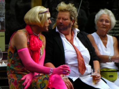 Homme et femme déguisés