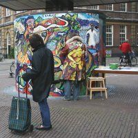 Fabrice peignant sa fresque
