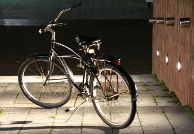 Mon nouveau vélo, bien éclairé pendant la nuit