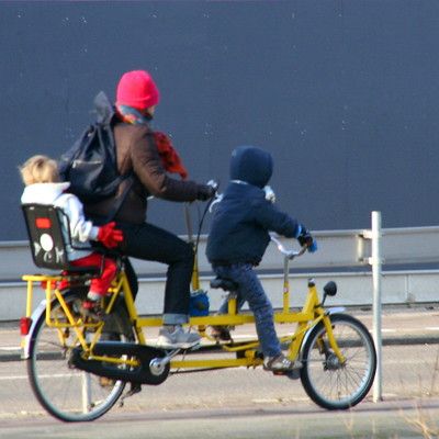 Gezin op tandem