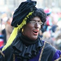un adulte en Zwarte Piet