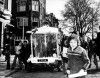 La ministre des transports Irene Vorrink effectue le premier voyage en witcar, la première voiture en partage au monde en (1974)