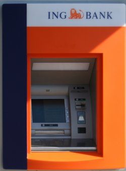 facade de distributeur de billets orange