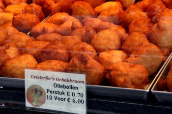 Oliebollen ou croustillons vendus Ă la dizaine