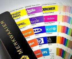 nuancier pantone avec toutes les couleurs revendiqués par un logo