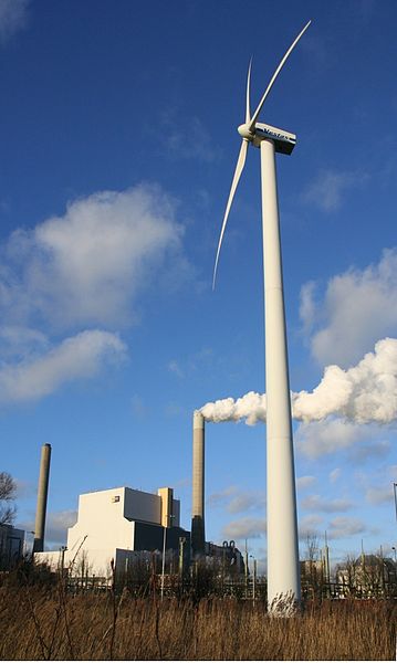 Éolienne et centrale thermique à Sloterdijk