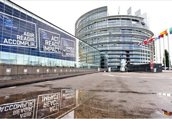 Campagne Agir, réagir Accomplir devant le parlement européen Strasbourg.